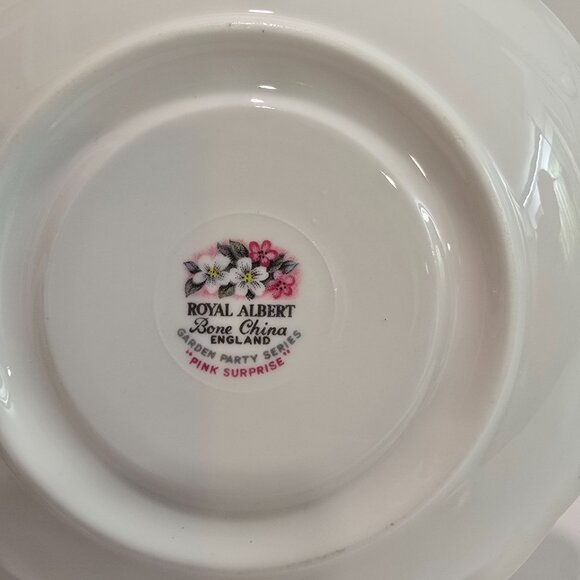 Royal Albert - Pink Surprise Floral Vintage Saucer, Garden Party Series - Picture 4 of 4